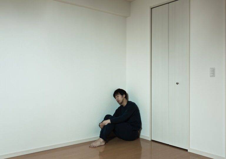 人と関わらずに生きたい場合の8つの方法！ひっそり静かに生きたいならこれをやれ 【無職と金】｜無職でお金がなくキツい、ヤバい場合の解決策